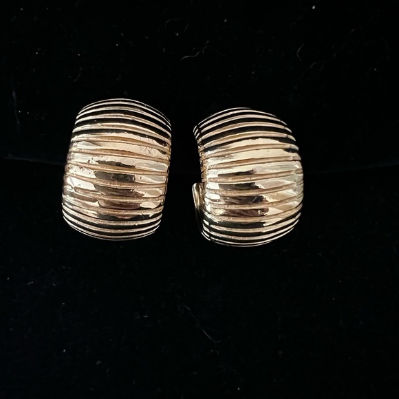 Vintage Christian Dior clip on earrings,ribbed gold dome design marked - Picture 1 of 10